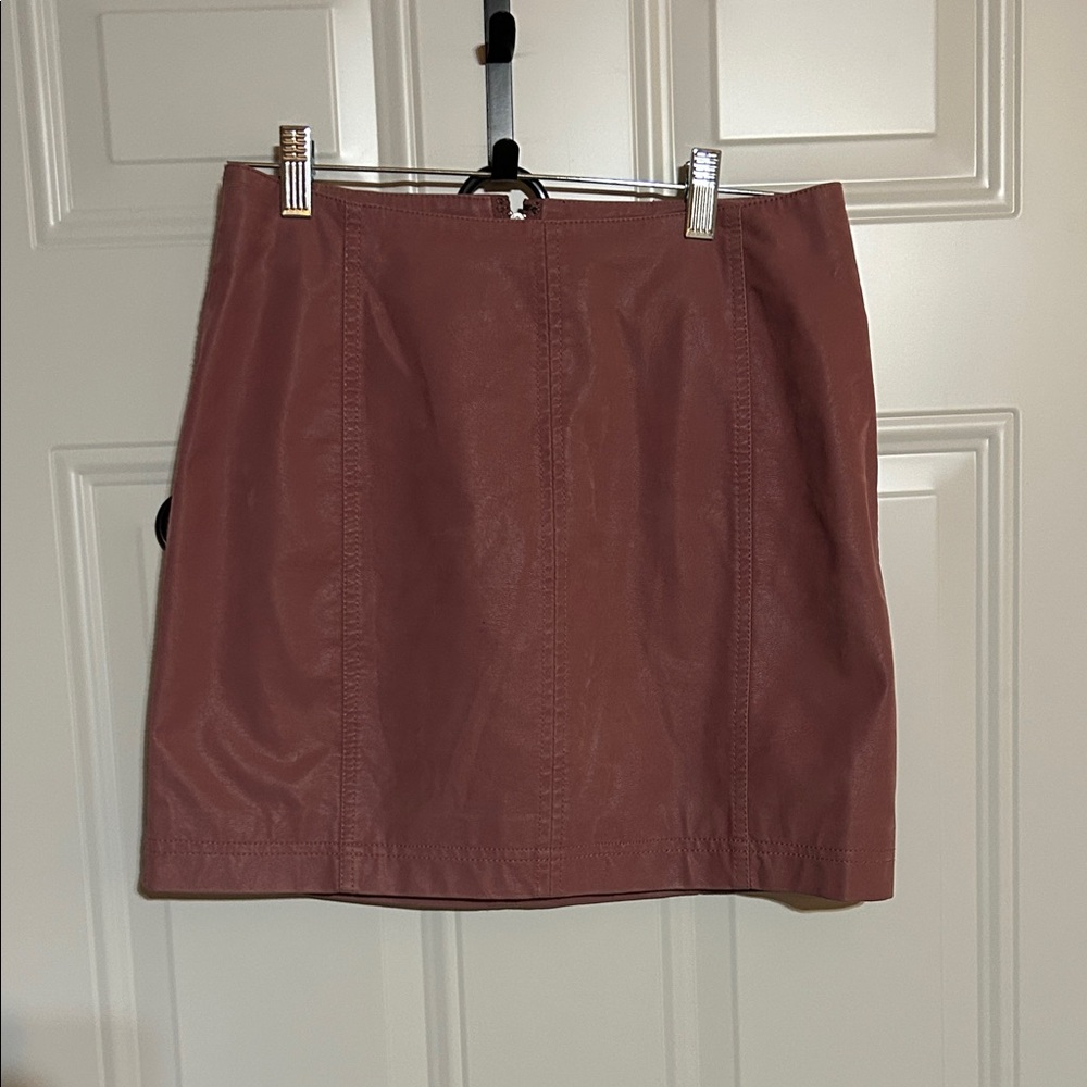 Chic Mauve Mini Skirt